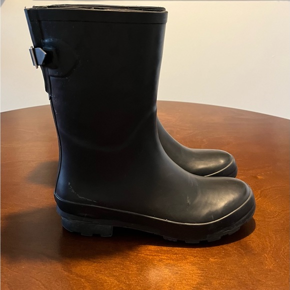 Mid length rain boot - Picture 2 of 5